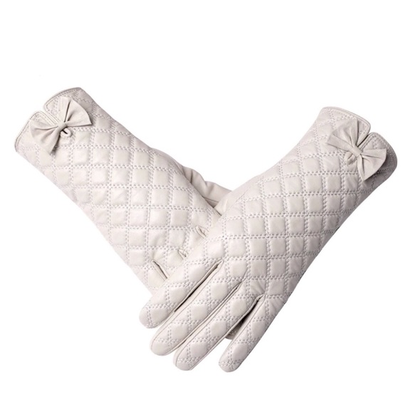 Leather Quilted Cashmere The Ashley Gloves - Picture 6 of 8